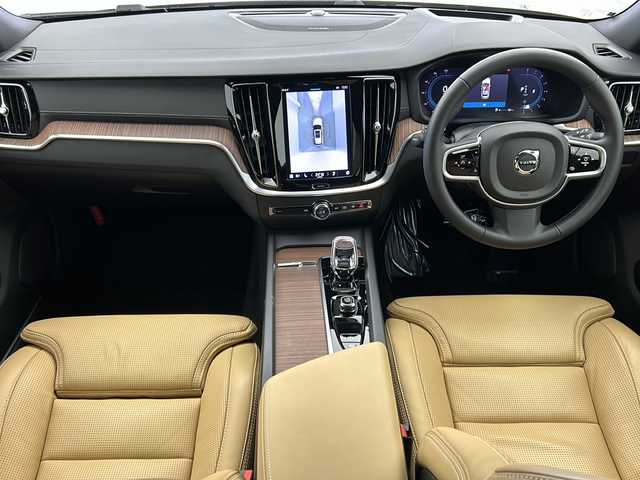 ボルボ Ｖ６０ アルティメット B4 宮城県 2022(令4)年 1.6万km ゴールド 純正ナビ/全方位カメラ/ETC/前後ドライブレコーダー/マッサージ機能/レーダークルーズコントロール/レザーシート/パワーシート/シートメモリー/シートヒーター/エアシート/ステアリングヒーター/置くだけ充電/プッシュスタート/スマートキー/オートライト/オートマチックハイビーム/LEDヘッドライト/フォグランプ/純正18インチアルミホイール
