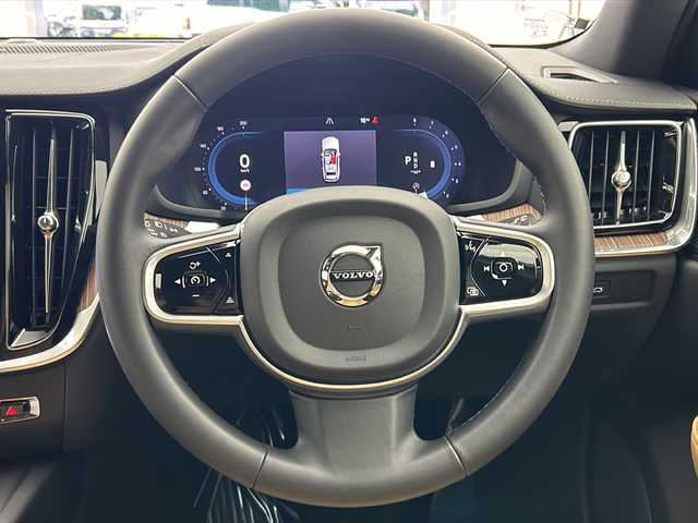 ボルボ Ｖ６０ アルティメット B4 宮城県 2022(令4)年 1.6万km ゴールド 純正ナビ/全方位カメラ/ETC/前後ドライブレコーダー/マッサージ機能/レーダークルーズコントロール/レザーシート/パワーシート/シートメモリー/シートヒーター/エアシート/ステアリングヒーター/置くだけ充電/プッシュスタート/スマートキー/オートライト/オートマチックハイビーム/LEDヘッドライト/フォグランプ/純正18インチアルミホイール