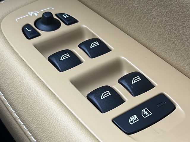 ボルボ Ｖ６０ アルティメット B4 宮城県 2022(令4)年 1.6万km ゴールド 純正ナビ/全方位カメラ/ETC/前後ドライブレコーダー/マッサージ機能/レーダークルーズコントロール/レザーシート/パワーシート/シートメモリー/シートヒーター/エアシート/ステアリングヒーター/置くだけ充電/プッシュスタート/スマートキー/オートライト/オートマチックハイビーム/LEDヘッドライト/フォグランプ/純正18インチアルミホイール