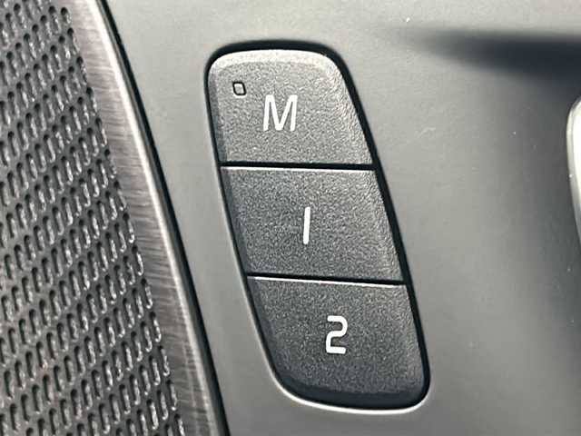 ボルボ Ｖ６０ アルティメット B4 宮城県 2022(令4)年 1.6万km ゴールド 純正ナビ/全方位カメラ/ETC/前後ドライブレコーダー/マッサージ機能/レーダークルーズコントロール/レザーシート/パワーシート/シートメモリー/シートヒーター/エアシート/ステアリングヒーター/置くだけ充電/プッシュスタート/スマートキー/オートライト/オートマチックハイビーム/LEDヘッドライト/フォグランプ/純正18インチアルミホイール