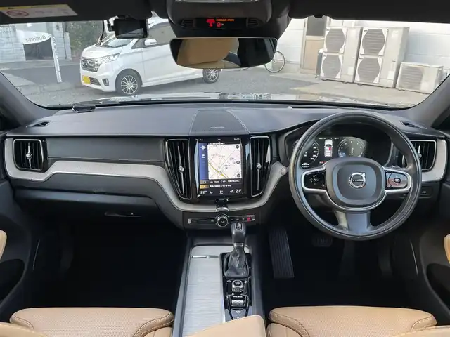 ボルボ ＸＣ６０ T5 AWD インスクリプション 兵庫県 2018(平30)年 3.1万km 黒 /ワンオーナー//ブラウンレザーシート//全席ヒーター/前席クーラー/電動/メモリ付//ステアリングヒーター//ハーマンカードンオーディオ//純正ナビ//地デジ/DVD/BT/USB//360度カメラ//ステアリングリモコン//パワーバックドア//ETC//ドライブレコーダー前後//パワーバックドア//純正19インチAW//ヘッドアップディスプレイ//オートLEDヘッドランプ//235/60R18インチスタッドレスタイヤ装着積込/【安全機能】//City Safety//パークアシスト//アクティブベンディングライト//レーンキーピングエイド//BLIS//ロードサインインフォメーション//クロストラフィックアラート//車間警告//衝突回避アシスト//アダプティブクルーズコントロール//ハイビームアシスト//R1/2/3/4/5年ボルボカーズ点検記録簿