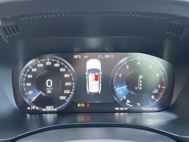 ボルボ ＸＣ６０ T5 AWD インスクリプション 兵庫県 2018(平30)年 3.1万km 黒 /ワンオーナー//ブラウンレザーシート//全席ヒーター/前席クーラー/電動/メモリ付//ステアリングヒーター//ハーマンカードンオーディオ//純正ナビ//地デジ/DVD/BT/USB//360度カメラ//ステアリングリモコン//パワーバックドア//ETC//ドライブレコーダー前後//パワーバックドア//純正19インチAW//ヘッドアップディスプレイ//オートLEDヘッドランプ//235/60R18インチスタッドレスタイヤ装着積込/【安全機能】//City Safety//パークアシスト//アクティブベンディングライト//レーンキーピングエイド//BLIS//ロードサインインフォメーション//クロストラフィックアラート//車間警告//衝突回避アシスト//アダプティブクルーズコントロール//ハイビームアシスト//R1/2/3/4/5年ボルボカーズ点検記録簿