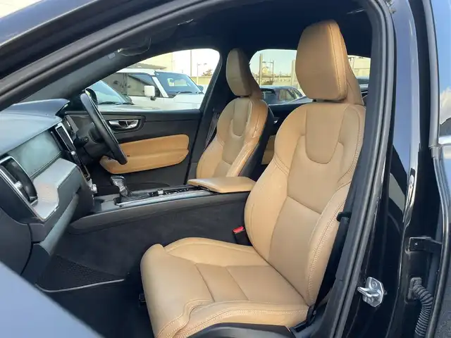 ボルボ ＸＣ６０ T5 AWD インスクリプション 兵庫県 2018(平30)年 3.1万km 黒 /ワンオーナー//ブラウンレザーシート//全席ヒーター/前席クーラー/電動/メモリ付//ステアリングヒーター//ハーマンカードンオーディオ//純正ナビ//地デジ/DVD/BT/USB//360度カメラ//ステアリングリモコン//パワーバックドア//ETC//ドライブレコーダー前後//パワーバックドア//純正19インチAW//ヘッドアップディスプレイ//オートLEDヘッドランプ//235/60R18インチスタッドレスタイヤ装着積込/【安全機能】//City Safety//パークアシスト//アクティブベンディングライト//レーンキーピングエイド//BLIS//ロードサインインフォメーション//クロストラフィックアラート//車間警告//衝突回避アシスト//アダプティブクルーズコントロール//ハイビームアシスト//R1/2/3/4/5年ボルボカーズ点検記録簿
