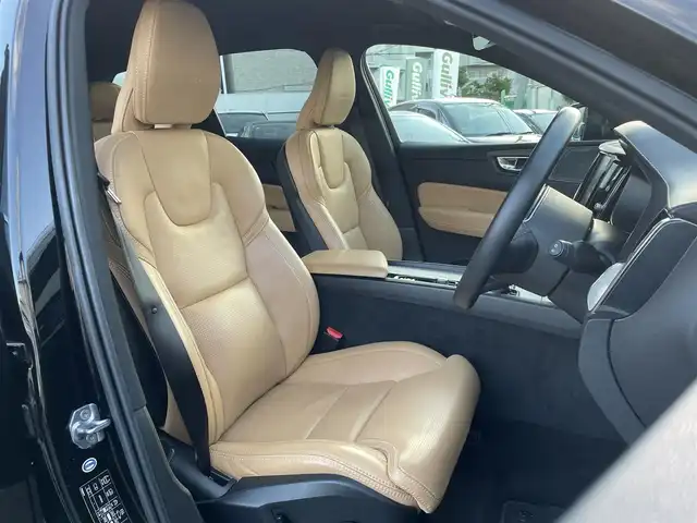 ボルボ ＸＣ６０ T5 AWD インスクリプション 兵庫県 2018(平30)年 3.1万km 黒 /ワンオーナー//ブラウンレザーシート//全席ヒーター/前席クーラー/電動/メモリ付//ステアリングヒーター//ハーマンカードンオーディオ//純正ナビ//地デジ/DVD/BT/USB//360度カメラ//ステアリングリモコン//パワーバックドア//ETC//ドライブレコーダー前後//パワーバックドア//純正19インチAW//ヘッドアップディスプレイ//オートLEDヘッドランプ//235/60R18インチスタッドレスタイヤ装着積込/【安全機能】//City Safety//パークアシスト//アクティブベンディングライト//レーンキーピングエイド//BLIS//ロードサインインフォメーション//クロストラフィックアラート//車間警告//衝突回避アシスト//アダプティブクルーズコントロール//ハイビームアシスト//R1/2/3/4/5年ボルボカーズ点検記録簿