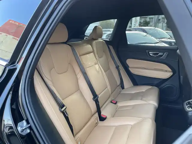 ボルボ ＸＣ６０ T5 AWD インスクリプション 兵庫県 2018(平30)年 3.1万km 黒 /ワンオーナー//ブラウンレザーシート//全席ヒーター/前席クーラー/電動/メモリ付//ステアリングヒーター//ハーマンカードンオーディオ//純正ナビ//地デジ/DVD/BT/USB//360度カメラ//ステアリングリモコン//パワーバックドア//ETC//ドライブレコーダー前後//パワーバックドア//純正19インチAW//ヘッドアップディスプレイ//オートLEDヘッドランプ//235/60R18インチスタッドレスタイヤ装着積込/【安全機能】//City Safety//パークアシスト//アクティブベンディングライト//レーンキーピングエイド//BLIS//ロードサインインフォメーション//クロストラフィックアラート//車間警告//衝突回避アシスト//アダプティブクルーズコントロール//ハイビームアシスト//R1/2/3/4/5年ボルボカーズ点検記録簿