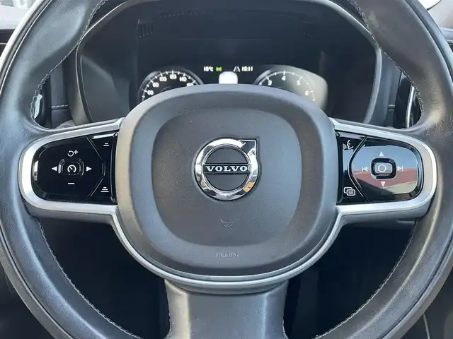 ボルボ ＸＣ６０ T5 AWD インスクリプション 兵庫県 2018(平30)年 3.1万km 黒 /ワンオーナー//ブラウンレザーシート//全席ヒーター/前席クーラー/電動/メモリ付//ステアリングヒーター//ハーマンカードンオーディオ//純正ナビ//地デジ/DVD/BT/USB//360度カメラ//ステアリングリモコン//パワーバックドア//ETC//ドライブレコーダー前後//パワーバックドア//純正19インチAW//ヘッドアップディスプレイ//オートLEDヘッドランプ//235/60R18インチスタッドレスタイヤ装着積込/【安全機能】//City Safety//パークアシスト//アクティブベンディングライト//レーンキーピングエイド//BLIS//ロードサインインフォメーション//クロストラフィックアラート//車間警告//衝突回避アシスト//アダプティブクルーズコントロール//ハイビームアシスト//R1/2/3/4/5年ボルボカーズ点検記録簿