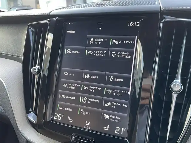 ボルボ ＸＣ６０ T5 AWD インスクリプション 兵庫県 2018(平30)年 3.1万km 黒 /ワンオーナー//ブラウンレザーシート//全席ヒーター/前席クーラー/電動/メモリ付//ステアリングヒーター//ハーマンカードンオーディオ//純正ナビ//地デジ/DVD/BT/USB//360度カメラ//ステアリングリモコン//パワーバックドア//ETC//ドライブレコーダー前後//パワーバックドア//純正19インチAW//ヘッドアップディスプレイ//オートLEDヘッドランプ//235/60R18インチスタッドレスタイヤ装着積込/【安全機能】//City Safety//パークアシスト//アクティブベンディングライト//レーンキーピングエイド//BLIS//ロードサインインフォメーション//クロストラフィックアラート//車間警告//衝突回避アシスト//アダプティブクルーズコントロール//ハイビームアシスト//R1/2/3/4/5年ボルボカーズ点検記録簿