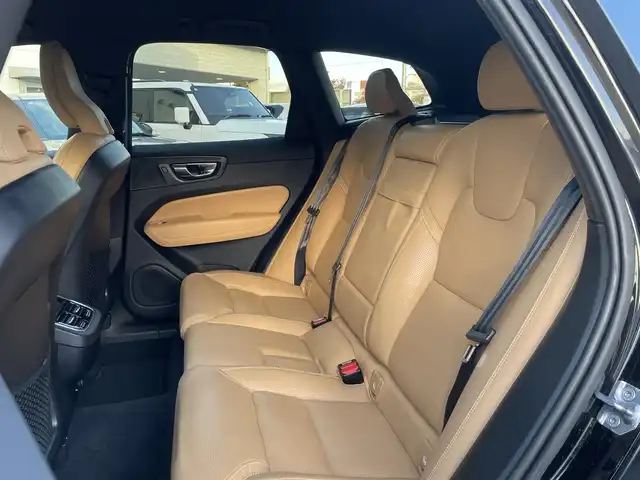 ボルボ ＸＣ６０ T5 AWD インスクリプション 兵庫県 2018(平30)年 3.1万km 黒 /ワンオーナー//ブラウンレザーシート//全席ヒーター/前席クーラー/電動/メモリ付//ステアリングヒーター//ハーマンカードンオーディオ//純正ナビ//地デジ/DVD/BT/USB//360度カメラ//ステアリングリモコン//パワーバックドア//ETC//ドライブレコーダー前後//パワーバックドア//純正19インチAW//ヘッドアップディスプレイ//オートLEDヘッドランプ//235/60R18インチスタッドレスタイヤ装着積込/【安全機能】//City Safety//パークアシスト//アクティブベンディングライト//レーンキーピングエイド//BLIS//ロードサインインフォメーション//クロストラフィックアラート//車間警告//衝突回避アシスト//アダプティブクルーズコントロール//ハイビームアシスト//R1/2/3/4/5年ボルボカーズ点検記録簿