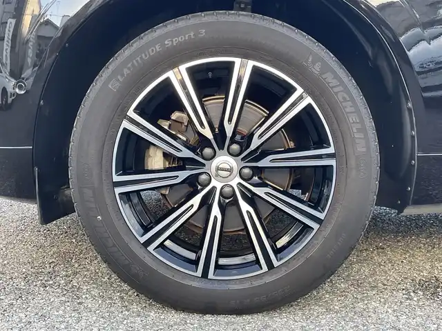 ボルボ ＸＣ６０ T5 AWD インスクリプション 兵庫県 2018(平30)年 3.1万km 黒 /ワンオーナー//ブラウンレザーシート//全席ヒーター/前席クーラー/電動/メモリ付//ステアリングヒーター//ハーマンカードンオーディオ//純正ナビ//地デジ/DVD/BT/USB//360度カメラ//ステアリングリモコン//パワーバックドア//ETC//ドライブレコーダー前後//パワーバックドア//純正19インチAW//ヘッドアップディスプレイ//オートLEDヘッドランプ//235/60R18インチスタッドレスタイヤ装着積込/【安全機能】//City Safety//パークアシスト//アクティブベンディングライト//レーンキーピングエイド//BLIS//ロードサインインフォメーション//クロストラフィックアラート//車間警告//衝突回避アシスト//アダプティブクルーズコントロール//ハイビームアシスト//R1/2/3/4/5年ボルボカーズ点検記録簿