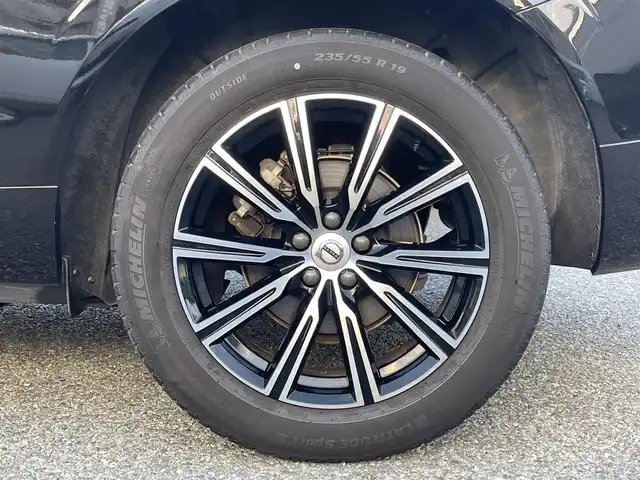 ボルボ ＸＣ６０ T5 AWD インスクリプション 兵庫県 2018(平30)年 3.1万km 黒 /ワンオーナー//ブラウンレザーシート//全席ヒーター/前席クーラー/電動/メモリ付//ステアリングヒーター//ハーマンカードンオーディオ//純正ナビ//地デジ/DVD/BT/USB//360度カメラ//ステアリングリモコン//パワーバックドア//ETC//ドライブレコーダー前後//パワーバックドア//純正19インチAW//ヘッドアップディスプレイ//オートLEDヘッドランプ//235/60R18インチスタッドレスタイヤ装着積込/【安全機能】//City Safety//パークアシスト//アクティブベンディングライト//レーンキーピングエイド//BLIS//ロードサインインフォメーション//クロストラフィックアラート//車間警告//衝突回避アシスト//アダプティブクルーズコントロール//ハイビームアシスト//R1/2/3/4/5年ボルボカーズ点検記録簿