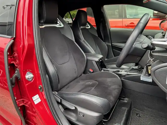 トヨタ カローラ スポーツ ハイブリッドG Z 大阪府 2020(令2)年 2.1万km アティチュードブラックマイカ/ダークブルーマイカメタリック 2トーン 純正９インチナビ/  フルセグTV/Bluetooth/USB/バックモニター/衝突軽減ブレーキ　/コーナーセンサー/横滑り防止装置/ＢＳＭ/前席シートヒーター/レーダークルーズコントロール/レーンキープアシスト/前後ドライブレコーダー/オートマチックハイビーム/純正18インチアルミホイール/ハーフレザーシート/純正フロアマット/プッシュスタート/スマートキー/ＥＴＣ/ＬＥＤ/禁煙車
