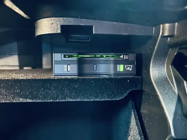 メルセデス・ベンツ ＧＬＣ２００ スポーツ 大阪府 2017(平29)年 3万km イリジウムシルバー レーダーセーフティP/ワンオーナー/ハーフレザー/メモリ付きパワーシート/シートヒーター/ACC/純正ナビ/TV/360度カメラ/純正19インチAW/LEDヘッドライト/電動リアゲート/ブラインドスポット/クリアランスソナー/ルーフレール/ETC/パドルシフト