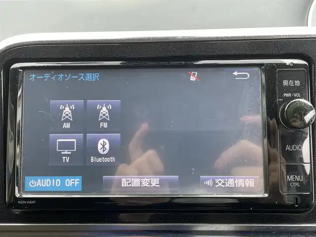 トヨタ シエンタ ハイブリッド G 兵庫県 2016(平28)年 6.8万km レッドマイカM (株)IDOMが運営する【じしゃロン姫路店】の自社ローン専用車両になります。こちらは現金またはオートローンご利用時の価格です。自社ローンご希望の方は別途その旨お申付け下さい/純正SDナビ（NSZN-W64T）/CD/DVD/Bluetooth/フルセグTV/バックカメラ/両側パワースライド/プリクラッシュセーフティ/オートハイビーム/前後ドラレコ/ETC/革巻きステアリング/ステアリングスイッチ/オートLEDヘッドライト/フォグランプ/プッシュスタート/スマートキー/ナビ取扱説明書