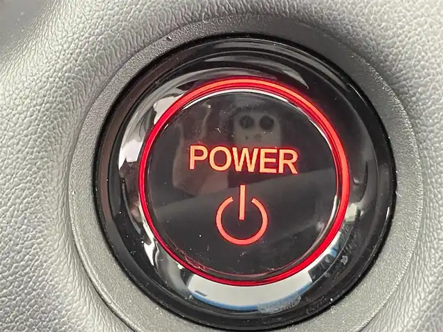 ホンダ フィット e:HEVホーム 千葉県 2021(令3)年 2.2万km プレミアムサンライトホワイトパール 禁煙車/ワンオーナー/ホンダセンシング/・衝突軽減ブレーキ〈CMBS〉/・誤発進抑制機能/・後方誤発進抑制機能/・近距離衝突軽減ブレーキ/・歩行者事故低減ステアリング/・路外逸脱抑制機能/・渋滞追従機能付アダプティブ・クルーズ・コントロール〈ACC〉/・車線維持支援システム〈LKAS〉/・先行車発進お知らせ機能/・標識認識機能/・オートハイビーム/純正9型ナビ（LXM-242ZFNi）/CD DVD SD USB Bluetooth/フルセグTV/バックカメラ/ETC/LEDオートライト/コーナーセンサー/横滑り防止機能/電動サイドブレーキ/オートブレーキホールド/ステアリングスイッチ/純正フロアマット/スペアキー/保証書/取扱説明書