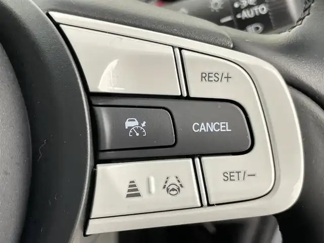 ホンダ フィット e:HEVホーム 千葉県 2021(令3)年 2.2万km プレミアムサンライトホワイトパール 禁煙車/ワンオーナー/ホンダセンシング/・衝突軽減ブレーキ〈CMBS〉/・誤発進抑制機能/・後方誤発進抑制機能/・近距離衝突軽減ブレーキ/・歩行者事故低減ステアリング/・路外逸脱抑制機能/・渋滞追従機能付アダプティブ・クルーズ・コントロール〈ACC〉/・車線維持支援システム〈LKAS〉/・先行車発進お知らせ機能/・標識認識機能/・オートハイビーム/純正9型ナビ（LXM-242ZFNi）/CD DVD SD USB Bluetooth/フルセグTV/バックカメラ/ETC/LEDオートライト/コーナーセンサー/横滑り防止機能/電動サイドブレーキ/オートブレーキホールド/ステアリングスイッチ/純正フロアマット/スペアキー/保証書/取扱説明書