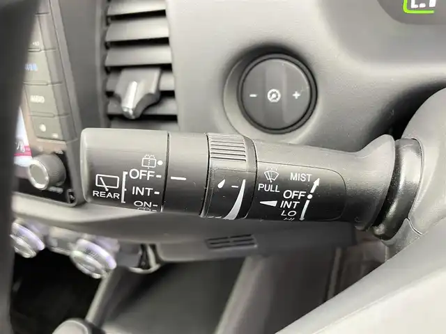 ホンダ フィット e:HEVホーム 千葉県 2021(令3)年 2.2万km プレミアムサンライトホワイトパール 禁煙車/ワンオーナー/ホンダセンシング/・衝突軽減ブレーキ〈CMBS〉/・誤発進抑制機能/・後方誤発進抑制機能/・近距離衝突軽減ブレーキ/・歩行者事故低減ステアリング/・路外逸脱抑制機能/・渋滞追従機能付アダプティブ・クルーズ・コントロール〈ACC〉/・車線維持支援システム〈LKAS〉/・先行車発進お知らせ機能/・標識認識機能/・オートハイビーム/純正9型ナビ（LXM-242ZFNi）/CD DVD SD USB Bluetooth/フルセグTV/バックカメラ/ETC/LEDオートライト/コーナーセンサー/横滑り防止機能/電動サイドブレーキ/オートブレーキホールド/ステアリングスイッチ/純正フロアマット/スペアキー/保証書/取扱説明書