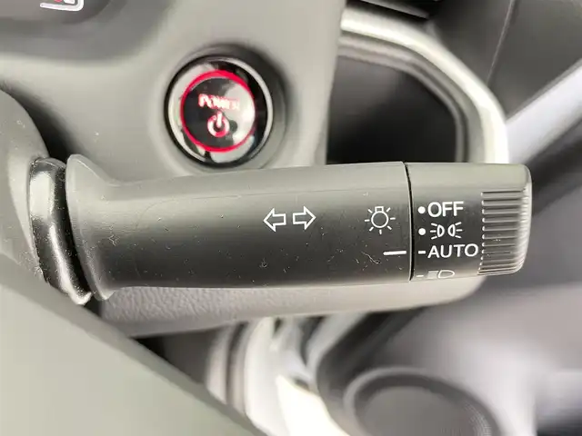 ホンダ フィット e:HEVホーム 千葉県 2021(令3)年 2.2万km プレミアムサンライトホワイトパール 禁煙車/ワンオーナー/ホンダセンシング/・衝突軽減ブレーキ〈CMBS〉/・誤発進抑制機能/・後方誤発進抑制機能/・近距離衝突軽減ブレーキ/・歩行者事故低減ステアリング/・路外逸脱抑制機能/・渋滞追従機能付アダプティブ・クルーズ・コントロール〈ACC〉/・車線維持支援システム〈LKAS〉/・先行車発進お知らせ機能/・標識認識機能/・オートハイビーム/純正9型ナビ（LXM-242ZFNi）/CD DVD SD USB Bluetooth/フルセグTV/バックカメラ/ETC/LEDオートライト/コーナーセンサー/横滑り防止機能/電動サイドブレーキ/オートブレーキホールド/ステアリングスイッチ/純正フロアマット/スペアキー/保証書/取扱説明書