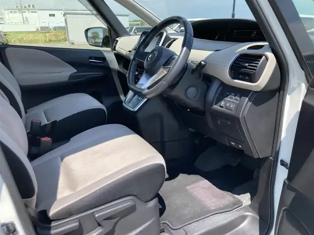 日産 セレナ ハイウェイスター 鳥取県 2016(平28)年 5.4万km ブリリアントホワイトパール 2トーン 純正9インチナビ/フルセグ/DVD/CD/BT/バックカメラ・ETC/純正フリップダウンモニター/エマージェンシーブレーキ/クルーズコントロール/両側パワースライドドア/LEDヘットライト/純正１６インチアルミホイール/プッシュエンジンスタート/アイドリングストップ/デュアルバックドア