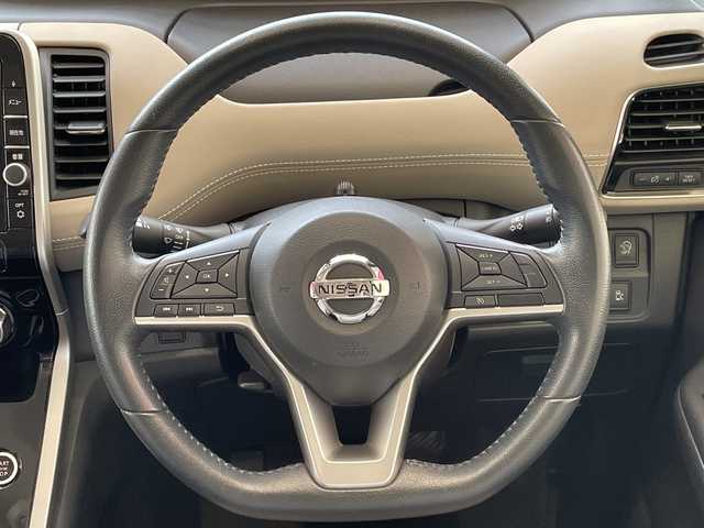 日産 セレナ ハイウェイスター 埼玉県 2016(平28)年 5.4万km ブリリアントホワイトパール 2トーン エマージェンシーブレーキ/純正9インチSDナビ/　　CD/DVD/BT/USB/フルセグ/バックカメラ/純正フリップダウンモニター/クルーズコントロール/両側パワースライドドア/LEDオートヘッドライト/純正１６インチアルミホイール/ステアリングスイッチ/2列目サンシェード/ビルトインETC/禁煙車