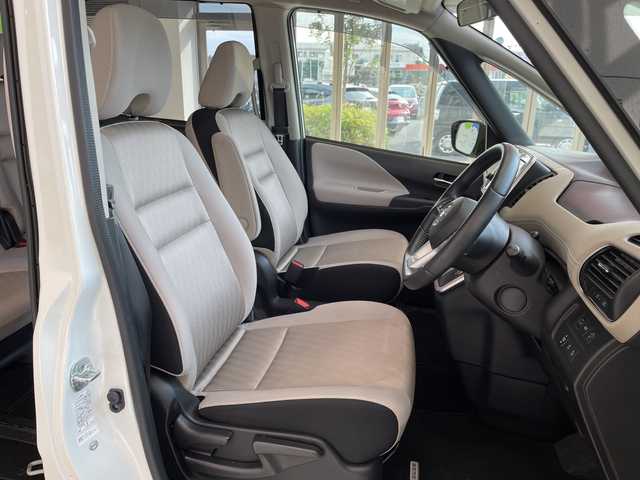 日産 セレナ ハイウェイスター 埼玉県 2016(平28)年 5.4万km ブリリアントホワイトパール 2トーン エマージェンシーブレーキ/純正9インチSDナビ/　　CD/DVD/BT/USB/フルセグ/バックカメラ/純正フリップダウンモニター/クルーズコントロール/両側パワースライドドア/LEDオートヘッドライト/純正１６インチアルミホイール/ステアリングスイッチ/2列目サンシェード/ビルトインETC/禁煙車