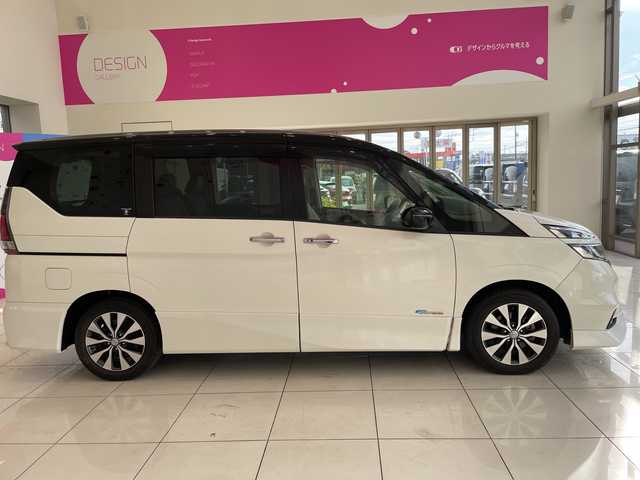 日産 セレナ ハイウェイスター 埼玉県 2016(平28)年 5.4万km ブリリアントホワイトパール 2トーン エマージェンシーブレーキ/純正9インチSDナビ/　　CD/DVD/BT/USB/フルセグ/バックカメラ/純正フリップダウンモニター/クルーズコントロール/両側パワースライドドア/LEDオートヘッドライト/純正１６インチアルミホイール/ステアリングスイッチ/2列目サンシェード/ビルトインETC/禁煙車