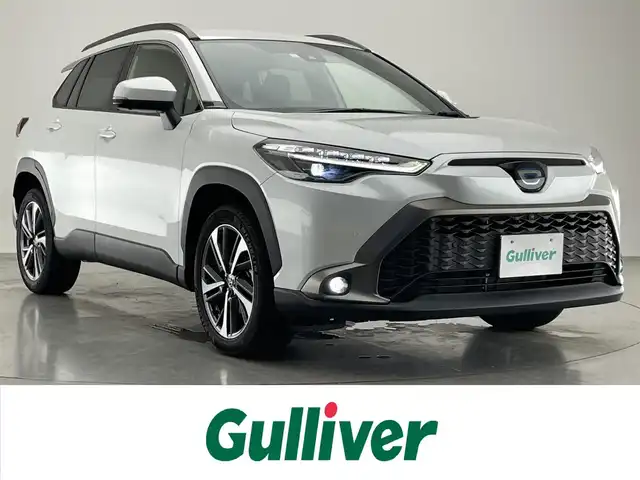 トヨタ カローラ クロス ハイブリッド Z 愛知県 2023(令5)年 1.1万km プラチナホワイトパールマイカ 純正８インチディスプレイオーディオ/トヨタセーフティセンス/全方位カメラ/Miracast/ブラインドスポットモニター/電動パーキング/シートヒーター/パワーシート/パワーバックドア/フルセグTV/レーダークルーズコントロール/ETC/LEDオートライト/オートマチックハイビーム/カーテンエアバッグ/衝突被害軽減システム/純正アルミホイール/純正フロアマット/フォグランプ/禁煙車