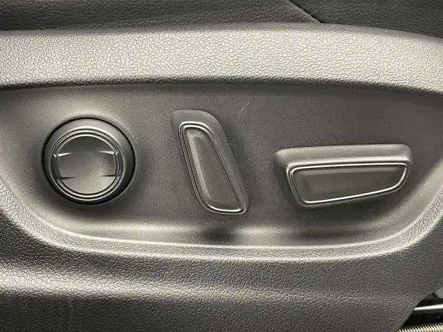 トヨタ カローラ クロス ハイブリッド Z 愛知県 2023(令5)年 1.1万km プラチナホワイトパールマイカ 純正８インチディスプレイオーディオ/トヨタセーフティセンス/全方位カメラ/Miracast/ブラインドスポットモニター/電動パーキング/シートヒーター/パワーシート/パワーバックドア/フルセグTV/レーダークルーズコントロール/ETC/LEDオートライト/オートマチックハイビーム/カーテンエアバッグ/衝突被害軽減システム/純正アルミホイール/純正フロアマット/フォグランプ/禁煙車