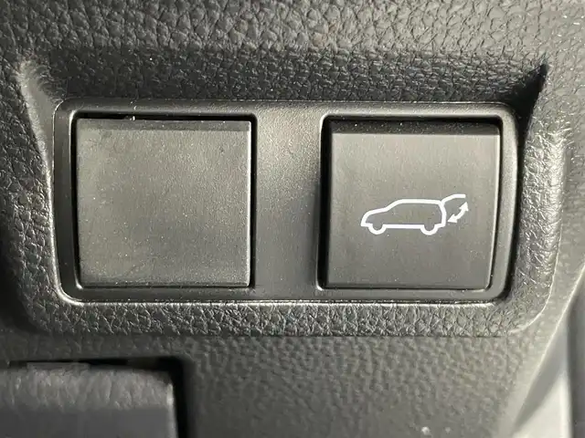 トヨタ カローラ クロス ハイブリッド Z 愛知県 2023(令5)年 1.1万km プラチナホワイトパールマイカ 純正８インチディスプレイオーディオ/トヨタセーフティセンス/全方位カメラ/Miracast/ブラインドスポットモニター/電動パーキング/シートヒーター/パワーシート/パワーバックドア/フルセグTV/レーダークルーズコントロール/ETC/LEDオートライト/オートマチックハイビーム/カーテンエアバッグ/衝突被害軽減システム/純正アルミホイール/純正フロアマット/フォグランプ/禁煙車