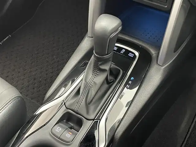 トヨタ カローラ クロス ハイブリッド Z 愛知県 2023(令5)年 1.1万km プラチナホワイトパールマイカ 純正８インチディスプレイオーディオ/トヨタセーフティセンス/全方位カメラ/Miracast/ブラインドスポットモニター/電動パーキング/シートヒーター/パワーシート/パワーバックドア/フルセグTV/レーダークルーズコントロール/ETC/LEDオートライト/オートマチックハイビーム/カーテンエアバッグ/衝突被害軽減システム/純正アルミホイール/純正フロアマット/フォグランプ/禁煙車
