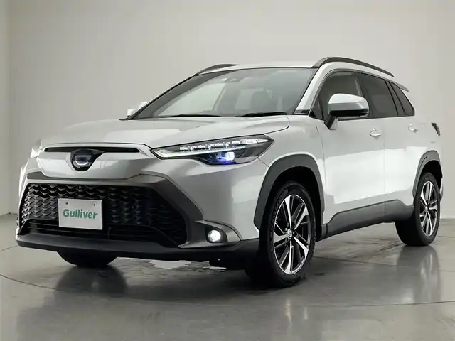 トヨタ カローラ クロス ハイブリッド Z 愛知県 2023(令5)年 1.1万km プラチナホワイトパールマイカ 純正８インチディスプレイオーディオ/トヨタセーフティセンス/全方位カメラ/Miracast/ブラインドスポットモニター/電動パーキング/シートヒーター/パワーシート/パワーバックドア/フルセグTV/レーダークルーズコントロール/ETC/LEDオートライト/オートマチックハイビーム/カーテンエアバッグ/衝突被害軽減システム/純正アルミホイール/純正フロアマット/フォグランプ/禁煙車