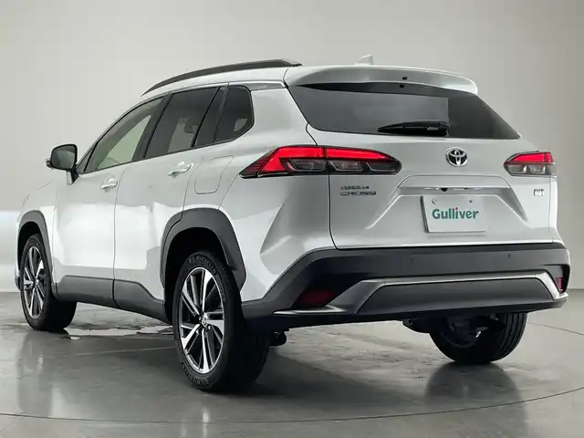 トヨタ カローラ クロス ハイブリッド Z 愛知県 2023(令5)年 1.1万km プラチナホワイトパールマイカ 純正８インチディスプレイオーディオ/トヨタセーフティセンス/全方位カメラ/Miracast/ブラインドスポットモニター/電動パーキング/シートヒーター/パワーシート/パワーバックドア/フルセグTV/レーダークルーズコントロール/ETC/LEDオートライト/オートマチックハイビーム/カーテンエアバッグ/衝突被害軽減システム/純正アルミホイール/純正フロアマット/フォグランプ/禁煙車