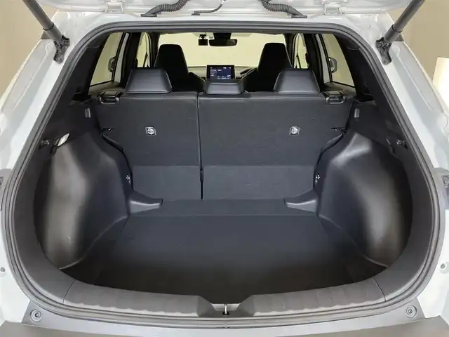 トヨタ カローラ クロス ハイブリッド Z 愛知県 2023(令5)年 1.1万km プラチナホワイトパールマイカ 純正８インチディスプレイオーディオ/トヨタセーフティセンス/全方位カメラ/Miracast/ブラインドスポットモニター/電動パーキング/シートヒーター/パワーシート/パワーバックドア/フルセグTV/レーダークルーズコントロール/ETC/LEDオートライト/オートマチックハイビーム/カーテンエアバッグ/衝突被害軽減システム/純正アルミホイール/純正フロアマット/フォグランプ/禁煙車