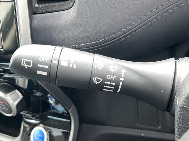 日産 セレナ e－パワー ハイウェイスター V 沖縄県 2020(令2)年 3.3万km ダイヤモンドブラック 県外仕入/禁煙車/純正ナビＡＭ／ＦＭ／ＢＴ/フリップダウンモニター/ワンオーナー/全方位/バックモニター/フルセグＴＶ/両側パワスラ/クルコン/ETC/ドラレコ/パーキングアシスト/純正15インチAW