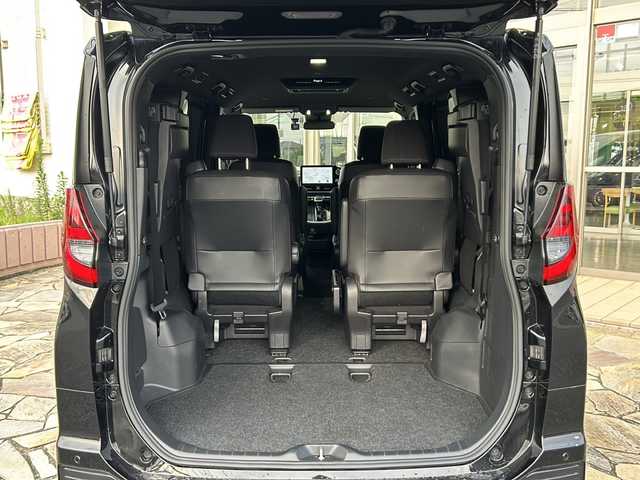 トヨタ ノア S－G 静岡県 2023(令5)年 1.7万km アティチュードブラックマイカ 　純正ディスプレイオーディオ　/・バックカメラ/・TV/・ナビ/・Bluetooth/・交通情報/・Apple CarPlay/・ミラキャスト/　基本情報　/・後席モニター/・ETC２．０/・レーザークルーズコントロール/・前後ドライブレコーダー/・オートライト/・オートハイビーム/・片側パワースライドドア/・レーンキープアシスト/・コーナーセンサー