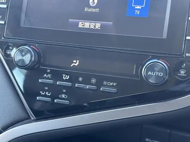 トヨタ カムリ WSレザーパッケージ 大分県 2019(令1)年 1.1万km シルバーマイカM ・純正ナビ(CD.DVD.USB.BT.SD.AUX)/・フルセグテレビ/・バックカメラ/・ヘッドアップディスプレイ/・プリクラッシュセーフティ/・ブラインドスポットモニター/・コーナーセンサー/・ドライブレコーダー/・シートヒーター/・パワーシート/・ステアリングリモコン/・パドルシフト/・オートハイビーム/・オートライト/・ブレーキホールド/・スマートキー/・プッシュスタートボタン
