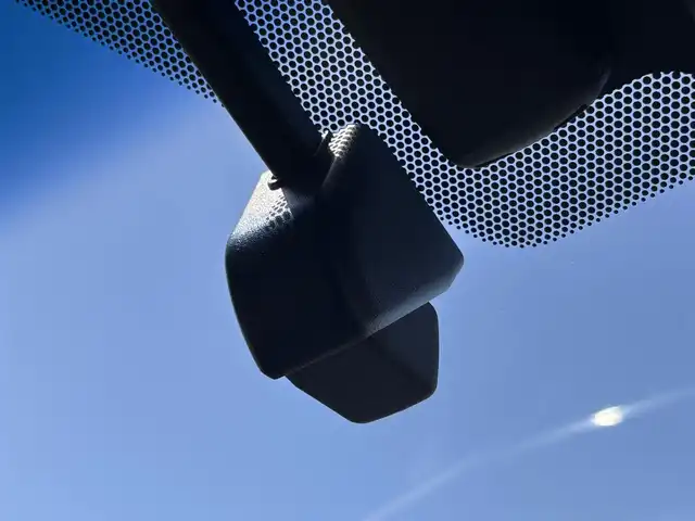 トヨタ カムリ WSレザーパッケージ 大分県 2019(令1)年 1.1万km シルバーマイカM ・純正ナビ(CD.DVD.USB.BT.SD.AUX)/・フルセグテレビ/・バックカメラ/・ヘッドアップディスプレイ/・プリクラッシュセーフティ/・ブラインドスポットモニター/・コーナーセンサー/・ドライブレコーダー/・シートヒーター/・パワーシート/・ステアリングリモコン/・パドルシフト/・オートハイビーム/・オートライト/・ブレーキホールド/・スマートキー/・プッシュスタートボタン