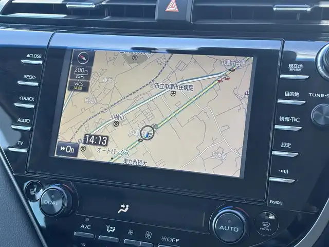 トヨタ カムリ WSレザーパッケージ 大分県 2019(令1)年 1.1万km シルバーマイカM ・純正ナビ(CD.DVD.USB.BT.SD.AUX)/・フルセグテレビ/・バックカメラ/・ヘッドアップディスプレイ/・プリクラッシュセーフティ/・ブラインドスポットモニター/・コーナーセンサー/・ドライブレコーダー/・シートヒーター/・パワーシート/・ステアリングリモコン/・パドルシフト/・オートハイビーム/・オートライト/・ブレーキホールド/・スマートキー/・プッシュスタートボタン