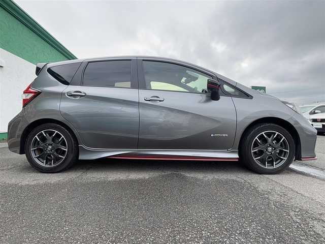 日産 ノート e－パワーニスモ S ブラックLTD 徳島県 2020(令2)年 1.6万km ブリリアントシルバー アルパインワイドナビ/（Bluetooth/フルセグ/CD/DVD/SD）/エマージェンシーブレーキ/アラウンドビューモニター/スマートルームミラー/前後コーナーセンサー/レーダークルーズコントロール/LEDヘッドライト/レーンアシスト/プッシュスタート/スマートキー/スペアキー