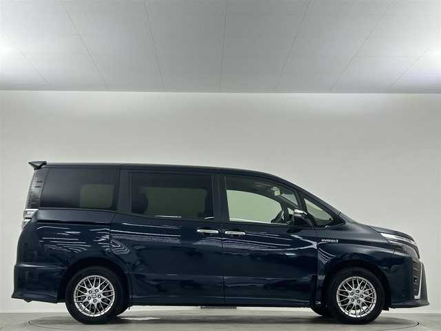 トヨタ ヴォクシー ハイブリッド ZS 煌Ⅱ 埼玉県 2019(令1)年 3.8万km ブラッキッシュアゲハガラスフレーク 純正９インチナビＴＶ　後席フリップダウンモニター　両側パワースライドドア　クルーズコントロール　ビルトインＥＴＣ　ＬＥＤヘッド　ＬＥＤフォグ　シートヒーター　ドライブレコーダー　専用ＢＢＳホイル