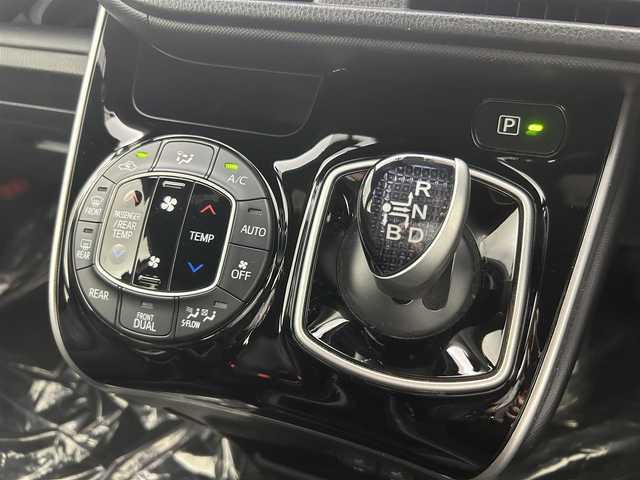 トヨタ ヴォクシー ハイブリッド ZS 煌Ⅱ 埼玉県 2019(令1)年 3.8万km ブラッキッシュアゲハガラスフレーク 純正９インチナビＴＶ　後席フリップダウンモニター　両側パワースライドドア　クルーズコントロール　ビルトインＥＴＣ　ＬＥＤヘッド　ＬＥＤフォグ　シートヒーター　ドライブレコーダー　専用ＢＢＳホイル