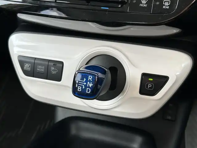 トヨタ プリウス S ツーリングセレクション 群馬県 2018(平30)年 7.6万km ホワイトパールクリスタルシャイン モデリスタフルエアロ/純正9インチナビ【NSZT-Y66T】/Bluetooth/AM/FM/HDMI/CD/DVD/フルセグテレビ/プリクラッシュセーフティ/レーンディパーチャーアラート/クリアランスソナー/レーダークルーズコントロール/LEDヘッドライト&LEDフォグ/バックカメラ/D/N席シートヒーター/ETC/純正フロアマット/トノカバー/スマートキー/純正17インチAW/保証書/取扱説明書