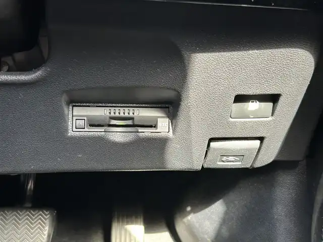 トヨタ プリウス S ツーリングセレクション 群馬県 2018(平30)年 7.6万km ホワイトパールクリスタルシャイン モデリスタフルエアロ/純正9インチナビ【NSZT-Y66T】/Bluetooth/AM/FM/HDMI/CD/DVD/フルセグテレビ/プリクラッシュセーフティ/レーンディパーチャーアラート/クリアランスソナー/レーダークルーズコントロール/LEDヘッドライト&LEDフォグ/バックカメラ/D/N席シートヒーター/ETC/純正フロアマット/トノカバー/スマートキー/純正17インチAW/保証書/取扱説明書