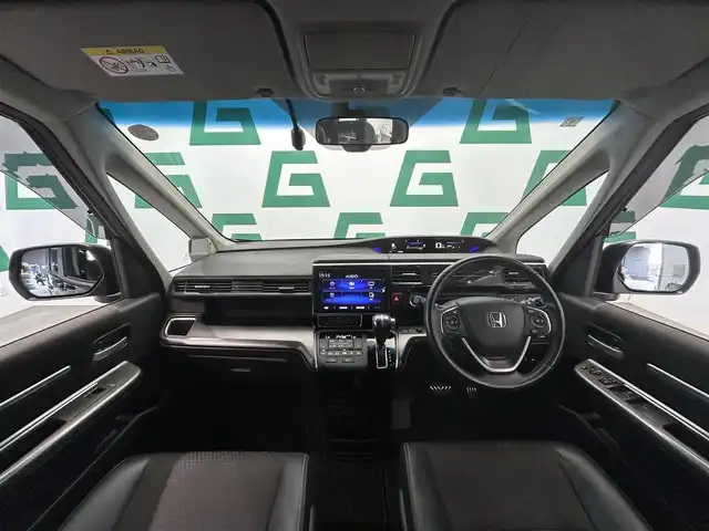 ホンダ ステップワゴン スパーダ クルスピセンシング 鹿児島県 2021(令3)年 1.8万km プレミアムスパークルブラックパール 純正ナビ【ＶＸＵ－２０７ＳＷｉ】　/バックカメラ　/ホンダセンシング　/純正フリップダウンモニター　/革巻きステアリング　/パドルシフト　/ステアリングリモコン　/電動格納ミラー　/サンシェード　/ＥＴＣ　/禁煙車