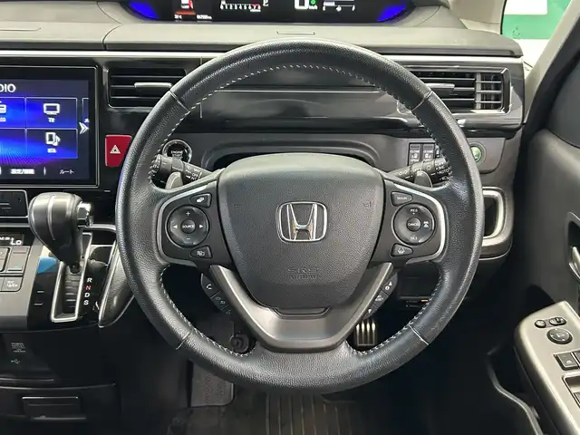 ホンダ ステップワゴン スパーダ クルスピセンシング 鹿児島県 2021(令3)年 1.8万km プレミアムスパークルブラックパール 純正ナビ【ＶＸＵ－２０７ＳＷｉ】　/バックカメラ　/ホンダセンシング　/純正フリップダウンモニター　/革巻きステアリング　/パドルシフト　/ステアリングリモコン　/電動格納ミラー　/サンシェード　/ＥＴＣ　/禁煙車