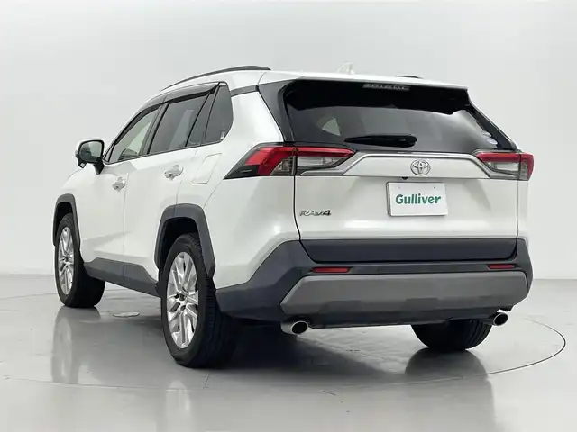トヨタ ＲＡＶ４ G Zパッケージ 福岡県 2019(令1)年 8.9万km ホワイトパールクリスタルシャイン ワンオーナー　/純正ナビNSZT-Y68T（ＣＤ・ＤＶＤ・フルセグ・ＢＴ）/バックカメラ　/ビルトインＥＴＣ　/前後クリアランスソナー　/パワーバックドア　/トヨタセーフティーセンス/・プリクラッシュセーフティ/・レーンキープアシスト/・ロードサインアシスト/・ブラインドスポットモニター/・駐車時支援パーキングサポートシステム/・オートハイビーム/・アダブティブクルーズコントロール/横滑り防止/ダウンヒルアシスト/前席シートヒーター　/運転席パワーシート　/シートメモリー/ステアリングヒーター/電動パーキングブレーキ/ブレーキホールド/純正フロアマット/純正19インチAW/オートライト/LEDヘッドライト/スマートキー/プッシュスタート/スペアキー1本/保証書/取扱説明書