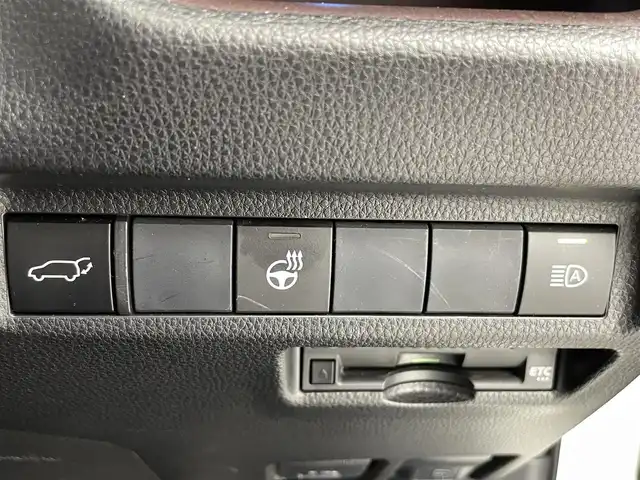 トヨタ ＲＡＶ４ G Zパッケージ 福岡県 2019(令1)年 8.9万km ホワイトパールクリスタルシャイン ワンオーナー　/純正ナビNSZT-Y68T（ＣＤ・ＤＶＤ・フルセグ・ＢＴ）/バックカメラ　/ビルトインＥＴＣ　/前後クリアランスソナー　/パワーバックドア　/トヨタセーフティーセンス/・プリクラッシュセーフティ/・レーンキープアシスト/・ロードサインアシスト/・ブラインドスポットモニター/・駐車時支援パーキングサポートシステム/・オートハイビーム/・アダブティブクルーズコントロール/横滑り防止/ダウンヒルアシスト/前席シートヒーター　/運転席パワーシート　/シートメモリー/ステアリングヒーター/電動パーキングブレーキ/ブレーキホールド/純正フロアマット/純正19インチAW/オートライト/LEDヘッドライト/スマートキー/プッシュスタート/スペアキー1本/保証書/取扱説明書