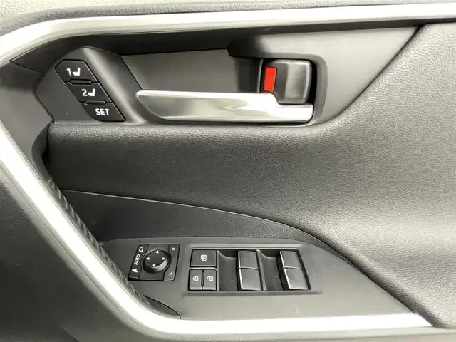 トヨタ ＲＡＶ４ G Zパッケージ 福岡県 2019(令1)年 8.9万km ホワイトパールクリスタルシャイン ワンオーナー　/純正ナビNSZT-Y68T（ＣＤ・ＤＶＤ・フルセグ・ＢＴ）/バックカメラ　/ビルトインＥＴＣ　/前後クリアランスソナー　/パワーバックドア　/トヨタセーフティーセンス/・プリクラッシュセーフティ/・レーンキープアシスト/・ロードサインアシスト/・ブラインドスポットモニター/・駐車時支援パーキングサポートシステム/・オートハイビーム/・アダブティブクルーズコントロール/横滑り防止/ダウンヒルアシスト/前席シートヒーター　/運転席パワーシート　/シートメモリー/ステアリングヒーター/電動パーキングブレーキ/ブレーキホールド/純正フロアマット/純正19インチAW/オートライト/LEDヘッドライト/スマートキー/プッシュスタート/スペアキー1本/保証書/取扱説明書