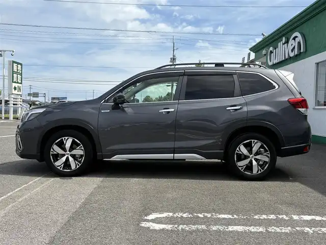 スバル フォレスター ハイブリッド アドバンス 徳島県 2021(令3)年 4.6万km マグネタイトグレーメタリック 社外SD７型ナビ　CN-RE07D/（ラジオ/DISC/USB/SD/フルセグ/BT/iPod）/バックカメラ/デジタルインナーミラー/ブラインドスポットモニター/追従式クルーズコントロール/ハーフレザーシート/D/N席パワーシート/シートメモリ/D/N席シートヒーター/ステアリングヒーター/サイド/フロントカメラ/前後ドライブレコーダー/アイサイト/オートブレーキホールド/メモリーハイトスイッチ/パドルシフト/コーナーセンサー