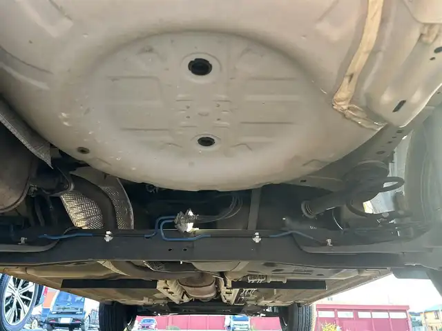 日産 ジューク 15RX タイプV 佐賀県 2013(平25)年 9.2万km メローゴールド 純正ディーラーオプション7インチナビ(MM113D-W)/バックカメラ/ワンセグテレビ/CD/SD/AUX/FM.AM/ETC/電動ミラー/純正フロアマット/純正ドアバイザー/プッシュスタート/スマートキー×2/保証書/取扱説明書