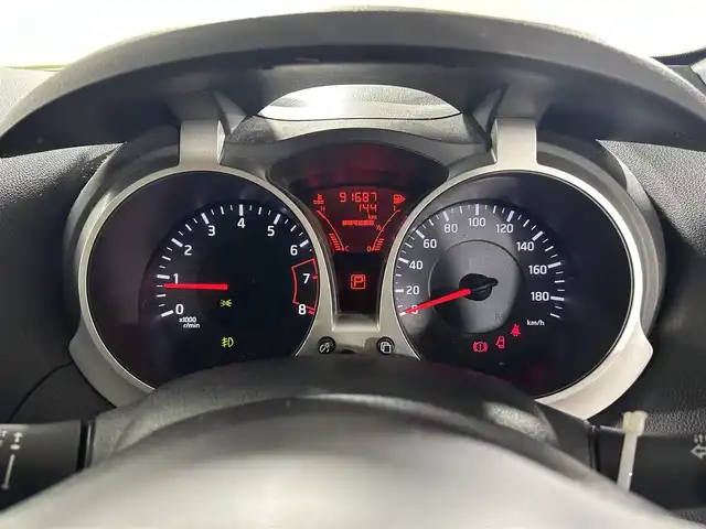 日産 ジューク 15RX タイプV 佐賀県 2013(平25)年 9.2万km メローゴールド 純正ディーラーオプション7インチナビ(MM113D-W)/バックカメラ/ワンセグテレビ/CD/SD/AUX/FM.AM/ETC/電動ミラー/純正フロアマット/純正ドアバイザー/プッシュスタート/スマートキー×2/保証書/取扱説明書
